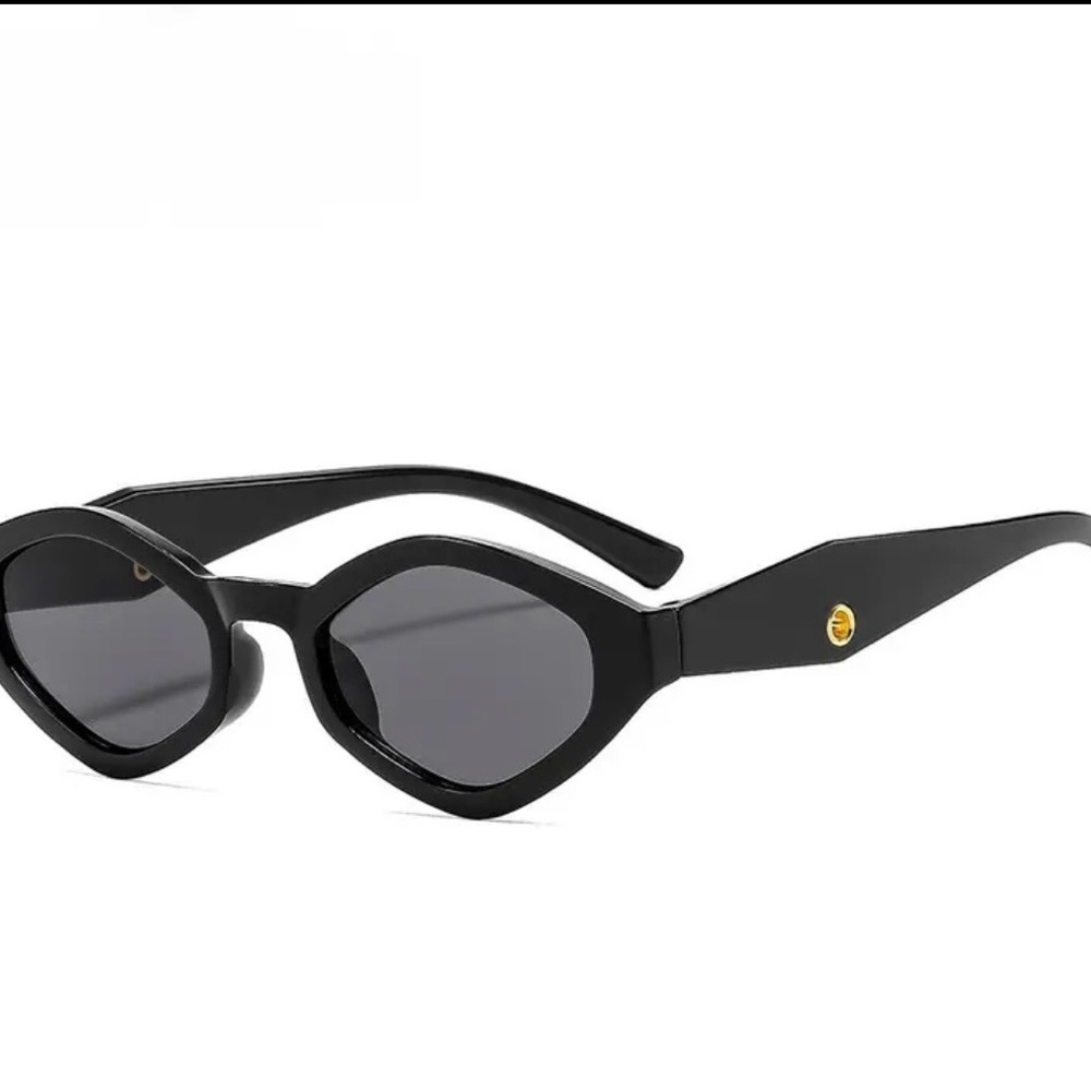 Stylish Black Oval Sunglasses